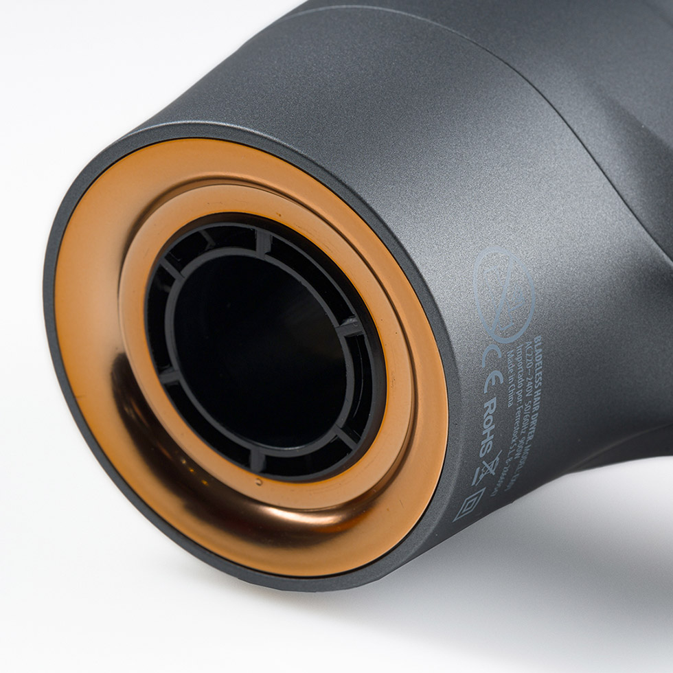 Detalle boca magnética Secador iónico silencioso mini EX01BLK
