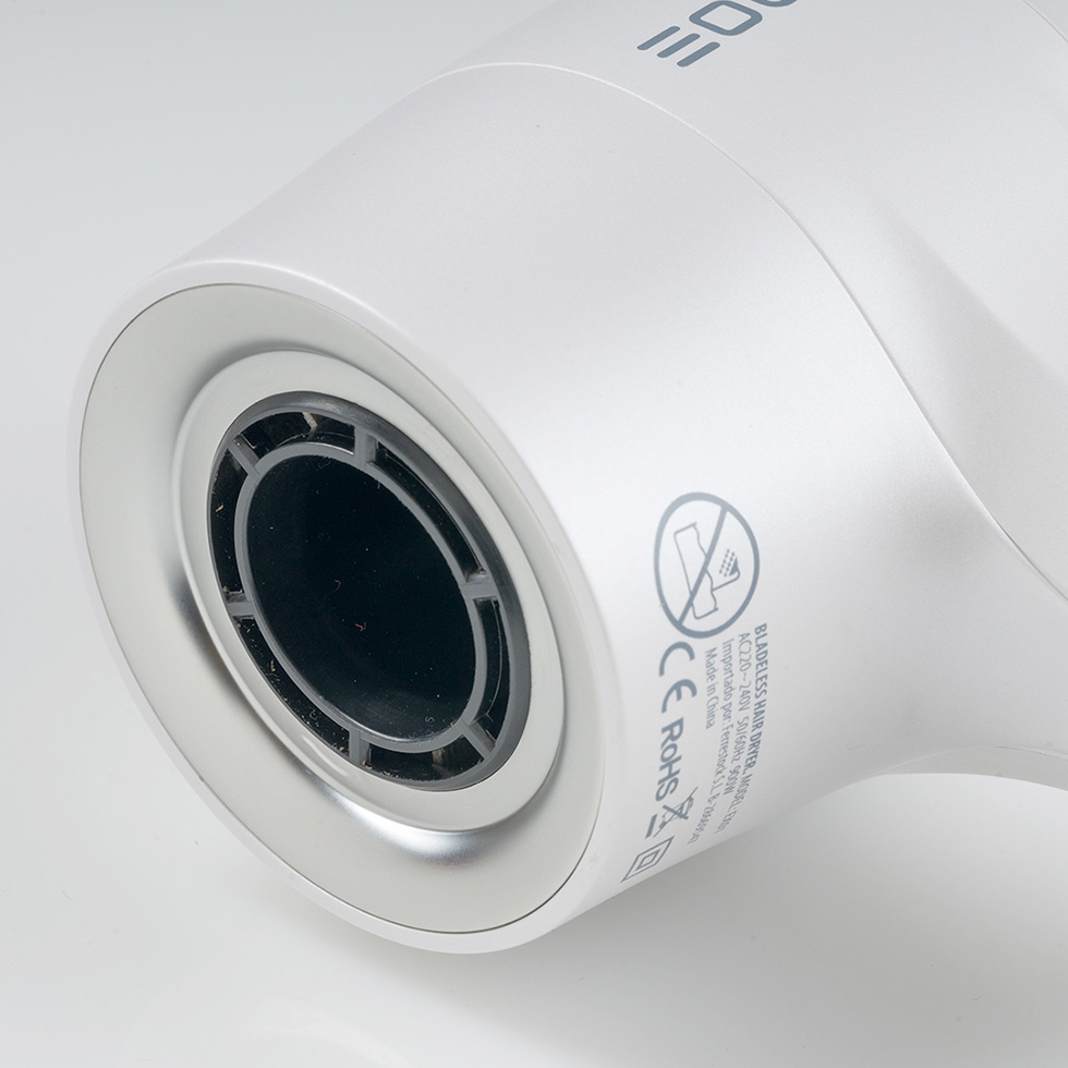 Detalle boca magnética Secador iónico silencioso mini EX01WHT